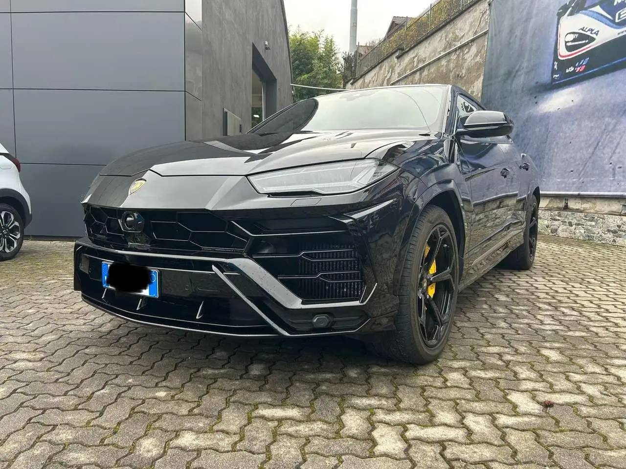 Photo 1 : Lamborghini Urus 2020 Petrol
