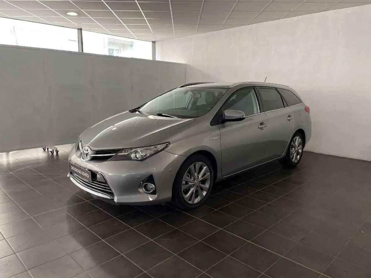 Photo 1 : Toyota Auris 2014 Hybrid