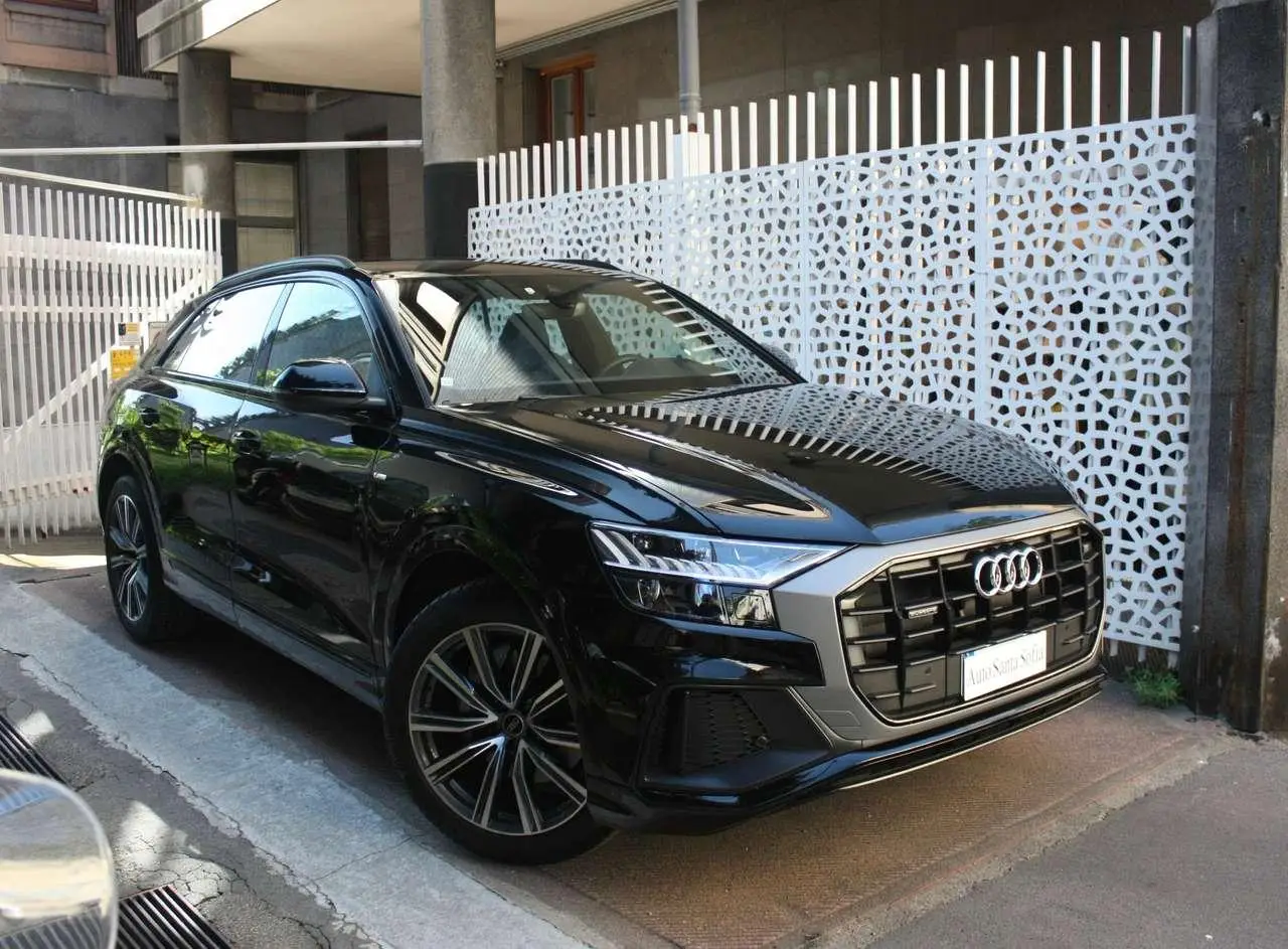 Photo 1 : Audi Q8 2022 Hybrid
