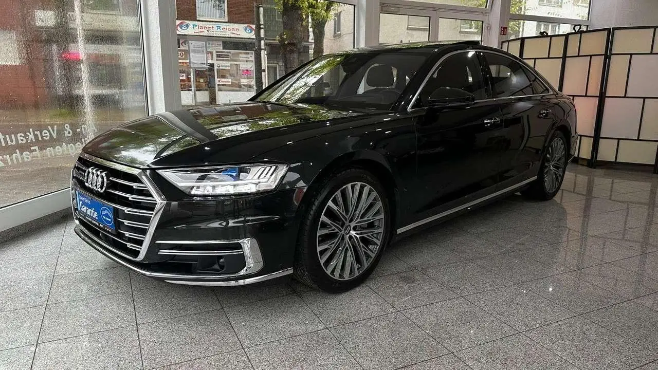 Photo 1 : Audi A8 2018 Petrol