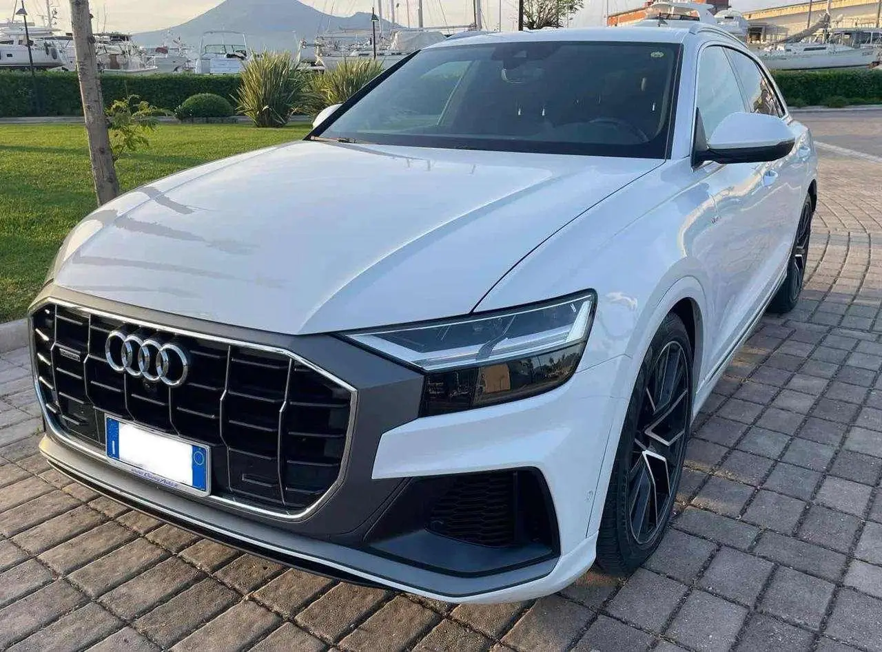 Photo 1 : Audi Q8 2019 Hybrid