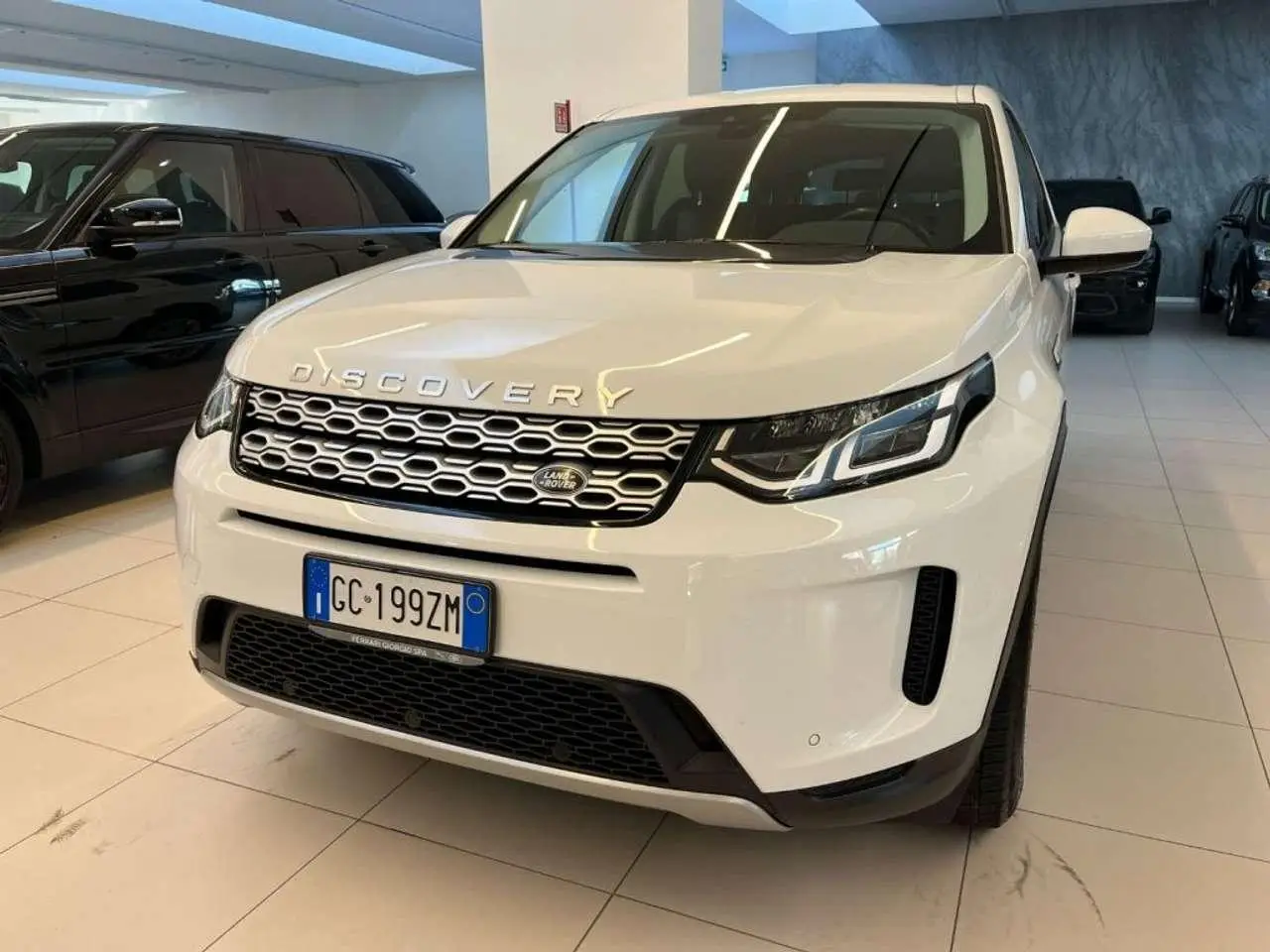 Photo 1 : Land Rover Discovery 2021 Hybrid