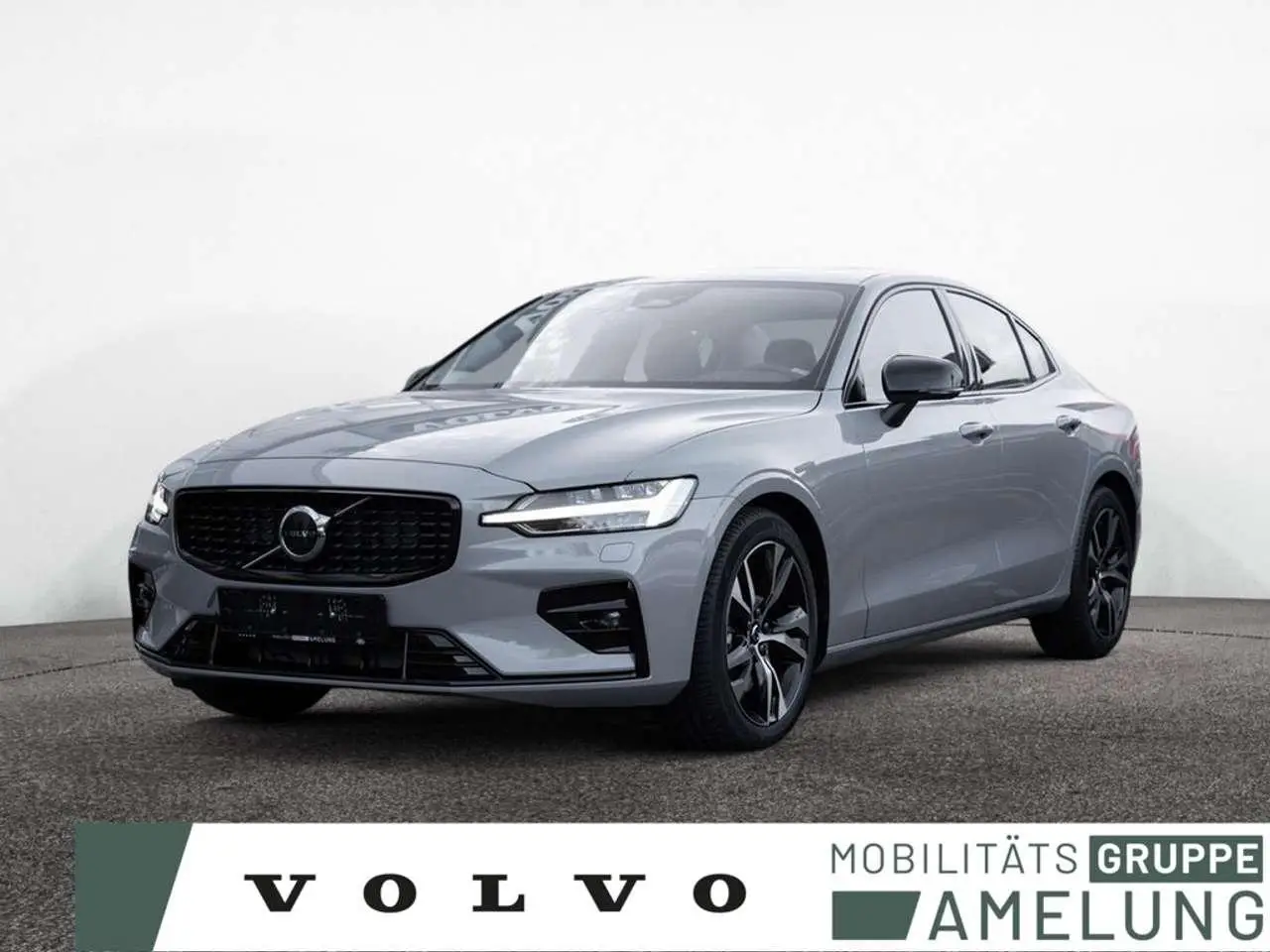 Photo 1 : Volvo S60 2024 Petrol