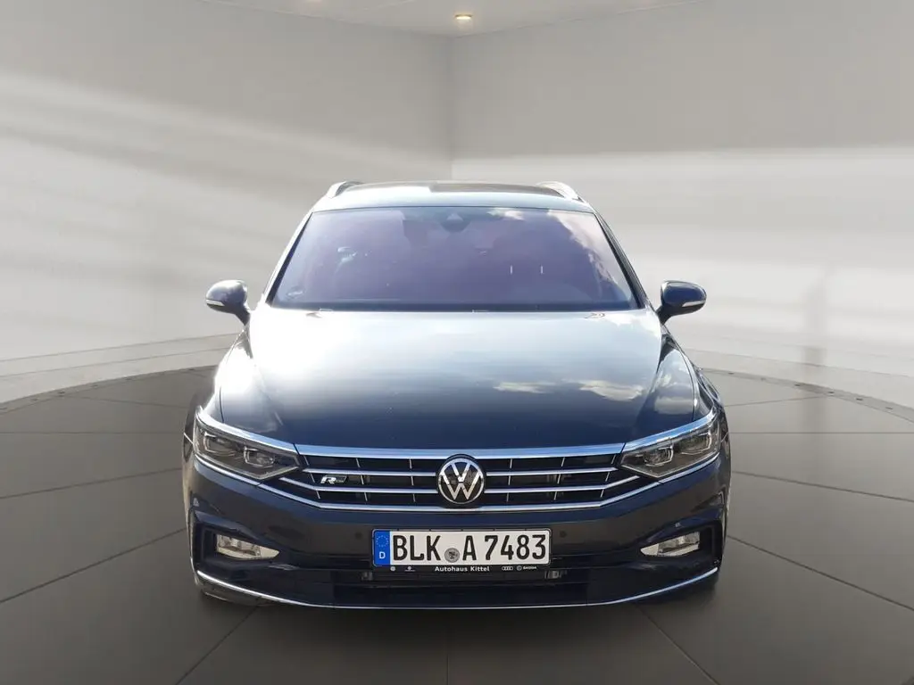 Photo 1 : Volkswagen Passat 2022 Petrol