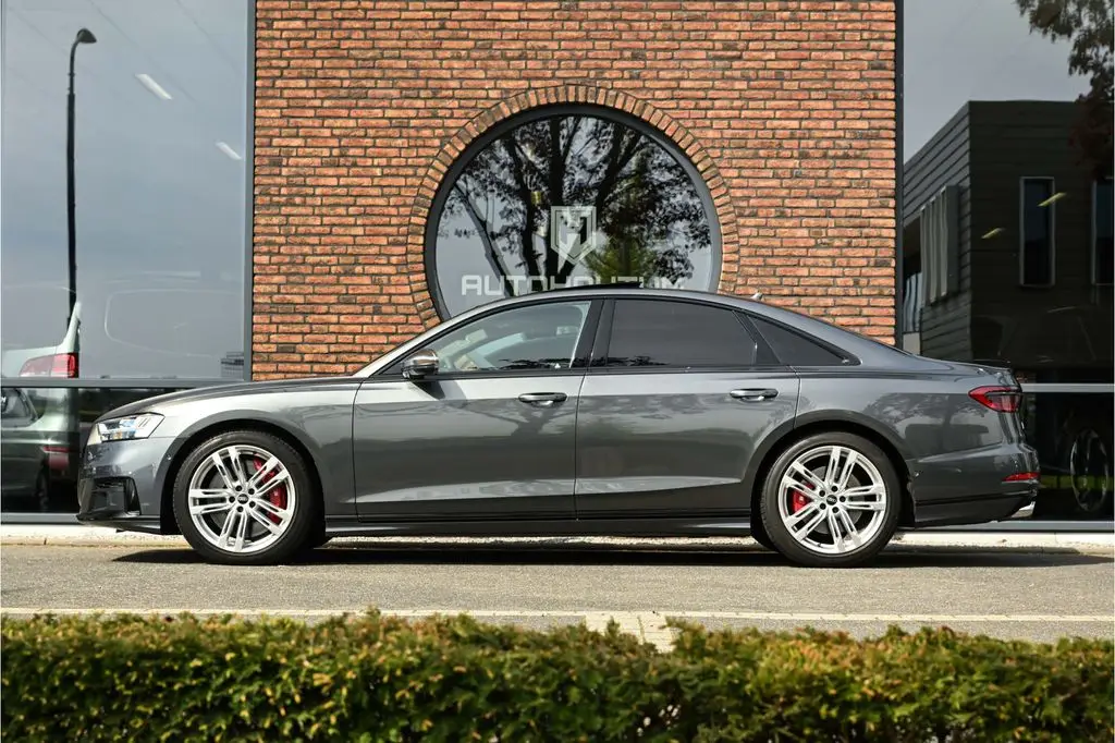 Photo 1 : Audi S8 2021 Essence