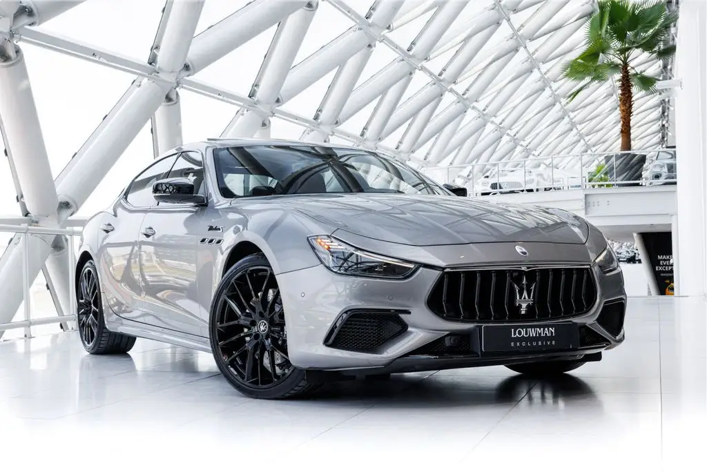 Photo 1 : Maserati Ghibli 2022 Essence