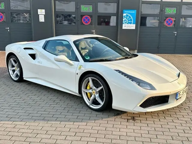 Photo 1 : Ferrari 488 2018 Essence