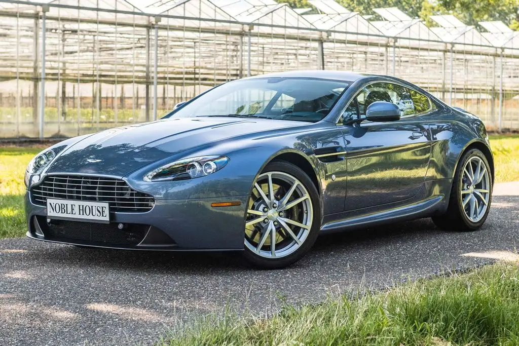 Photo 1 : Aston Martin V8 2014 Petrol