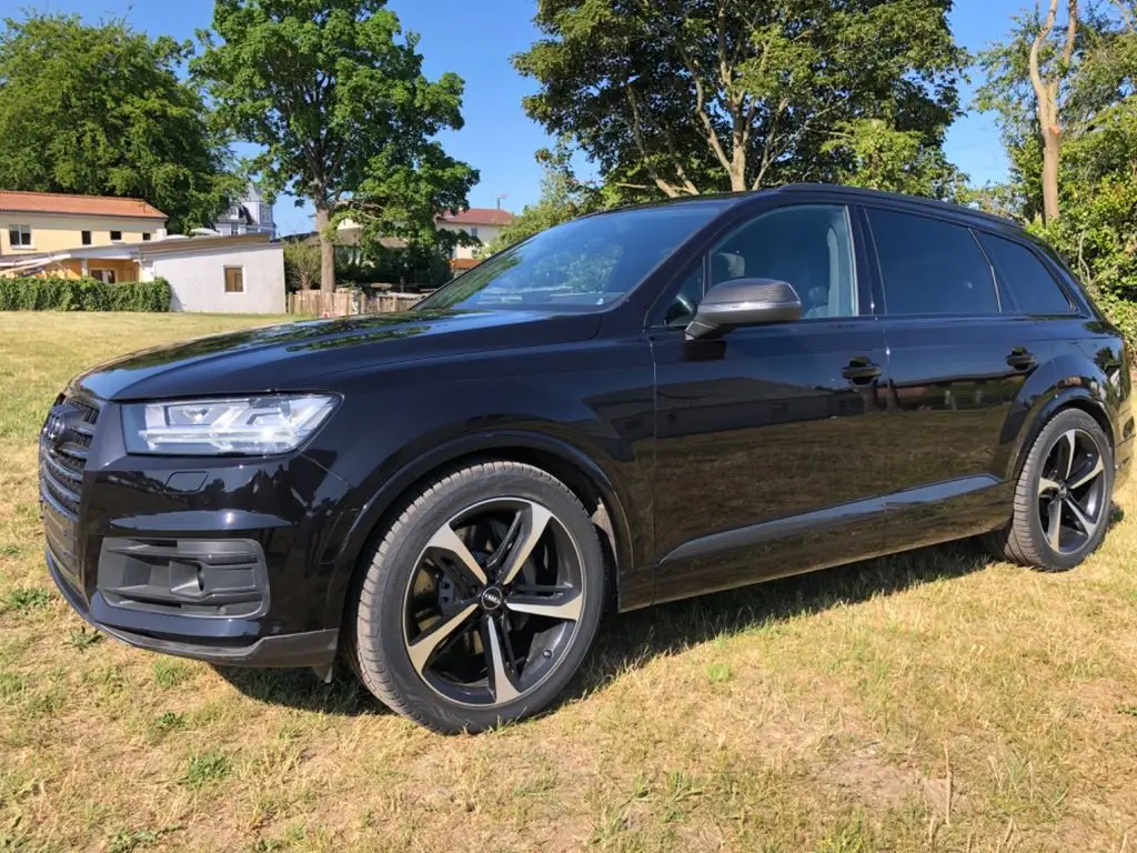 Photo 1 : Audi Q7 2018 Petrol