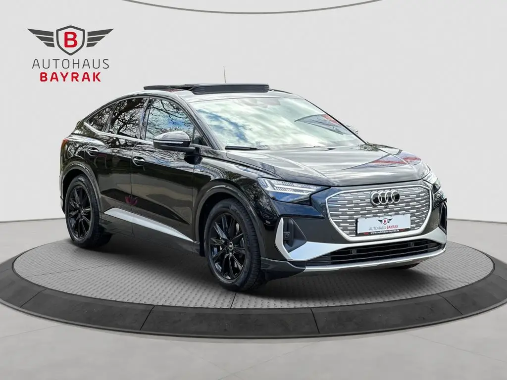 Photo 1 : Audi Q4 2021 Électrique