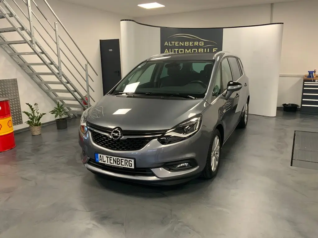 Photo 1 : Opel Zafira 2019 Petrol