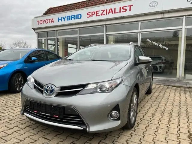 Photo 1 : Toyota Auris 2015 Hybrid