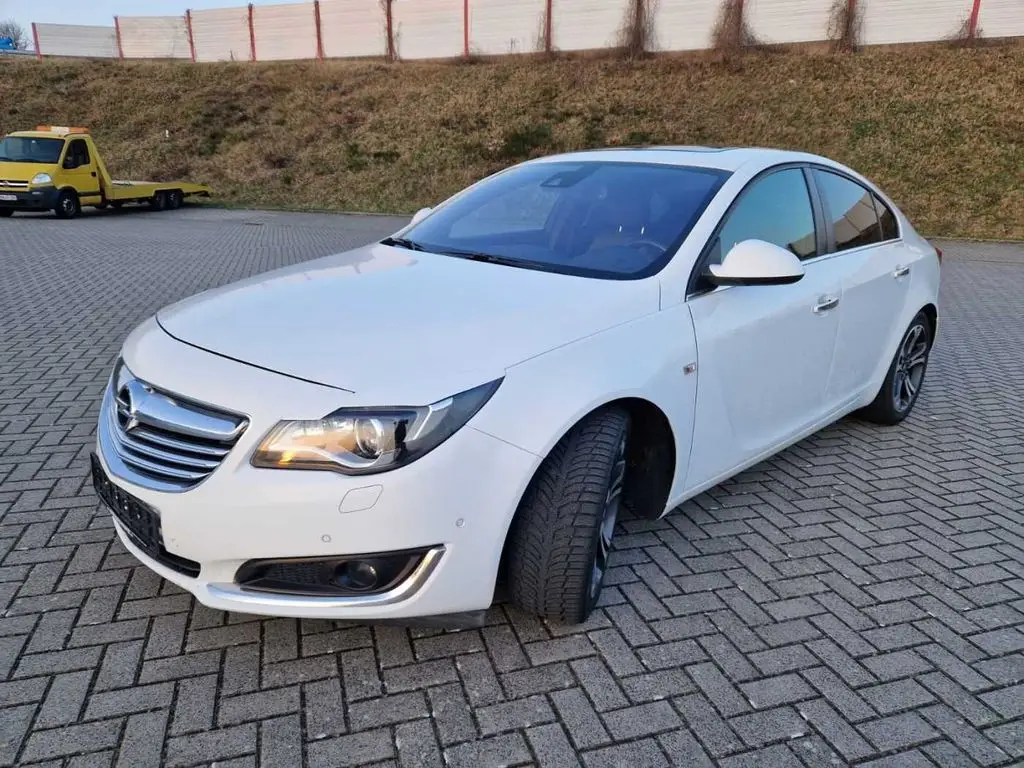 Photo 1 : Opel Insignia 2014 Petrol