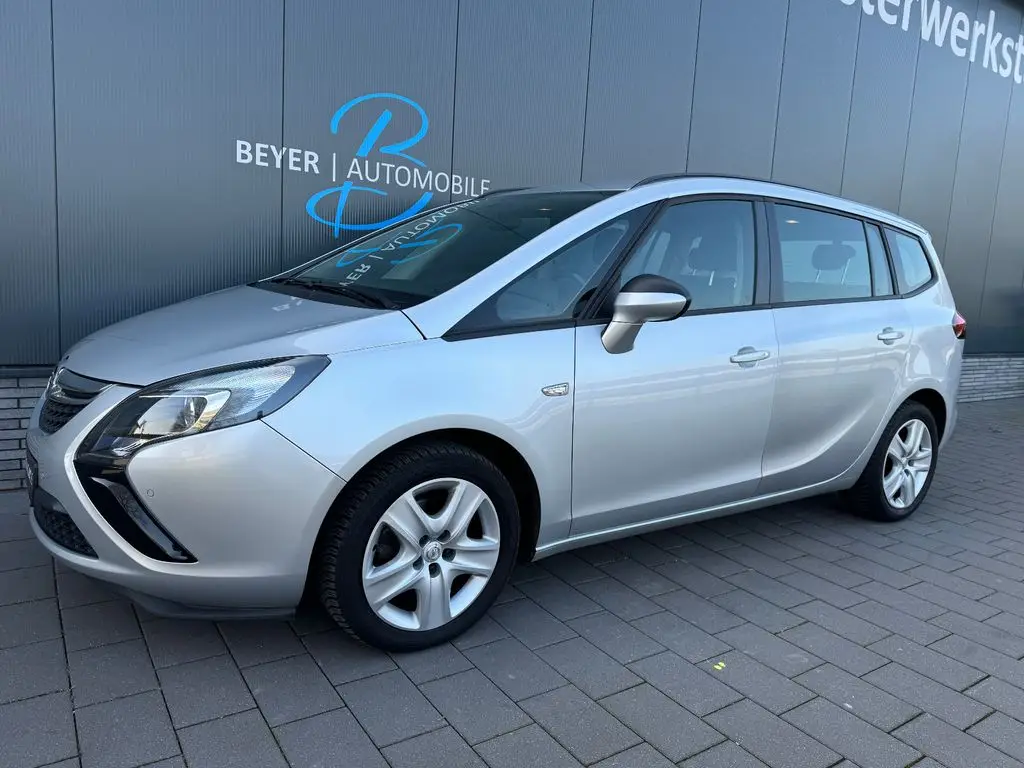 Photo 1 : Opel Zafira 2016 Petrol