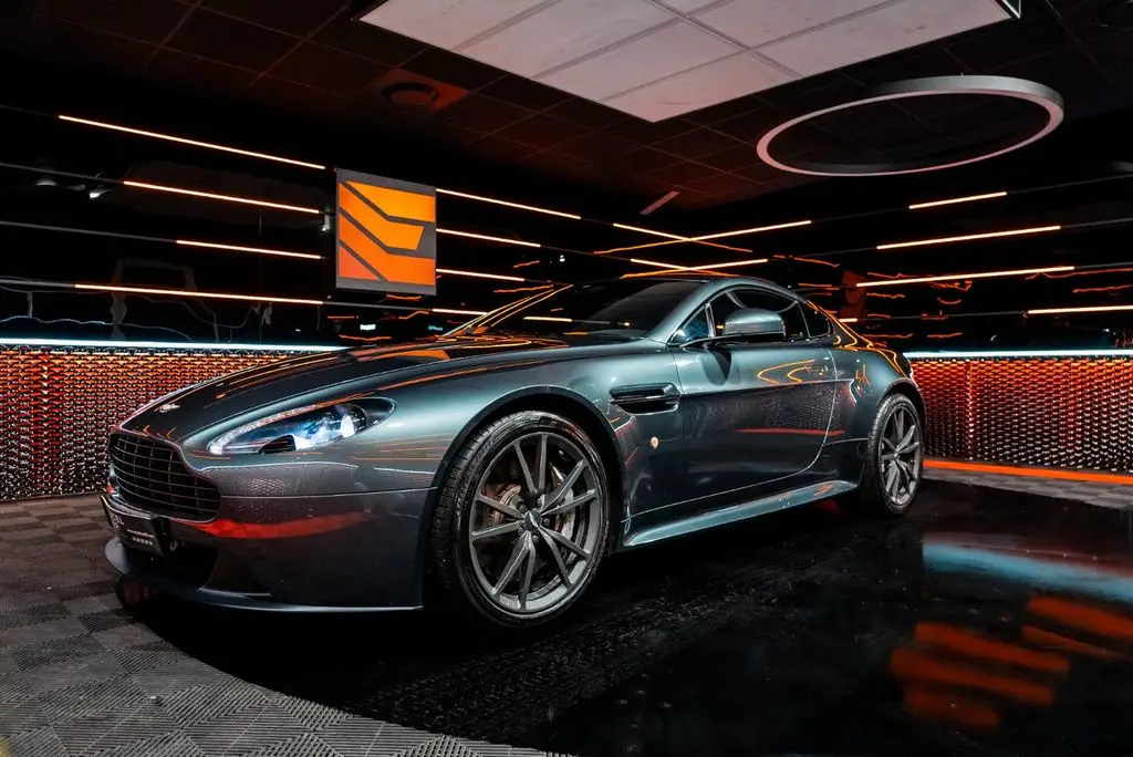 Photo 1 : Aston Martin V8 2017 Petrol