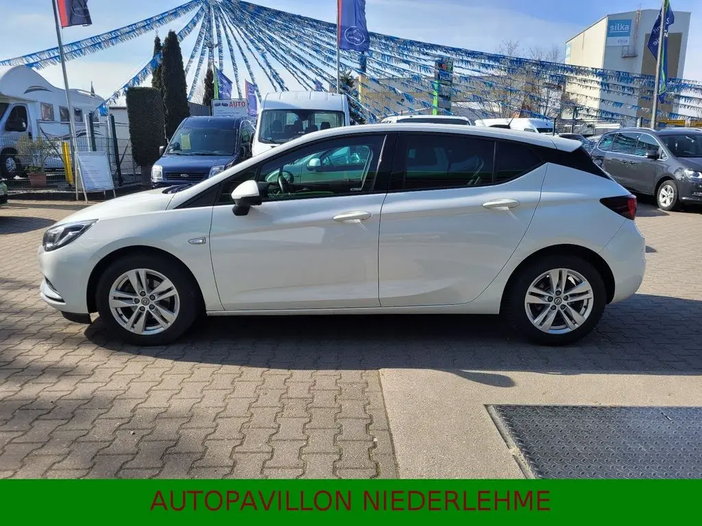 Photo 1 : Opel Astra 2017 Petrol