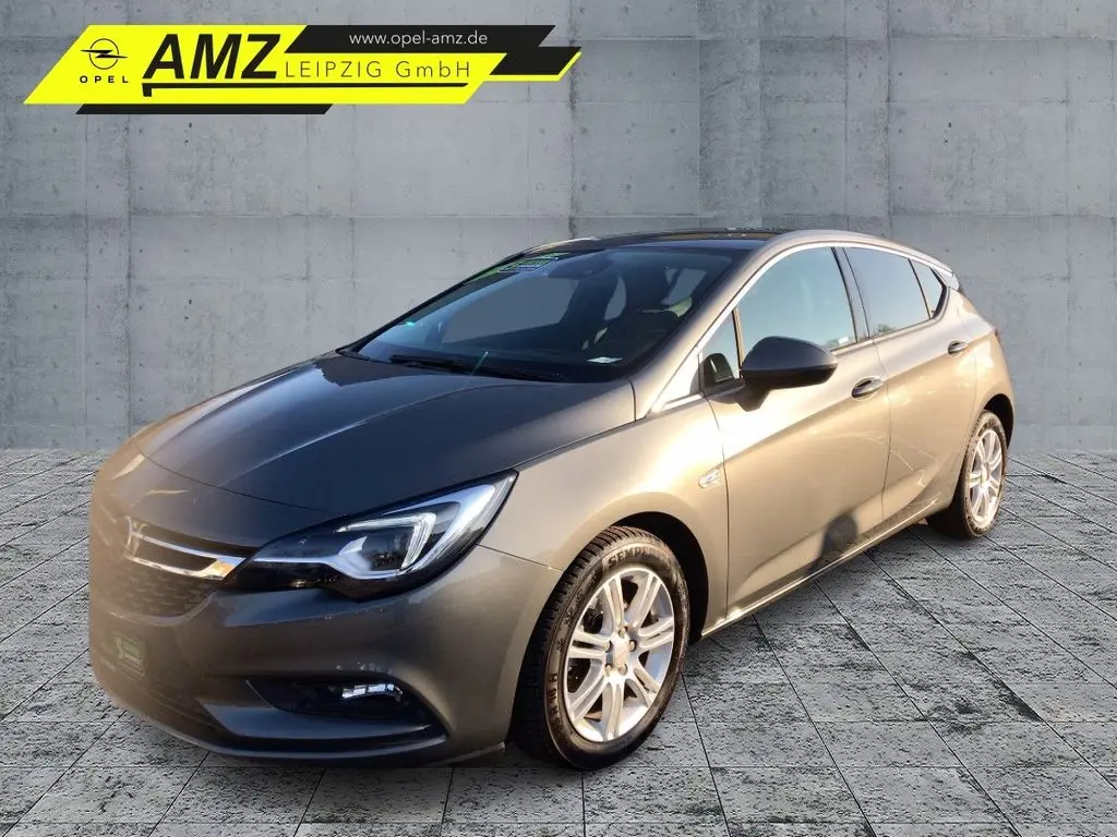Photo 1 : Opel Astra 2018 Essence