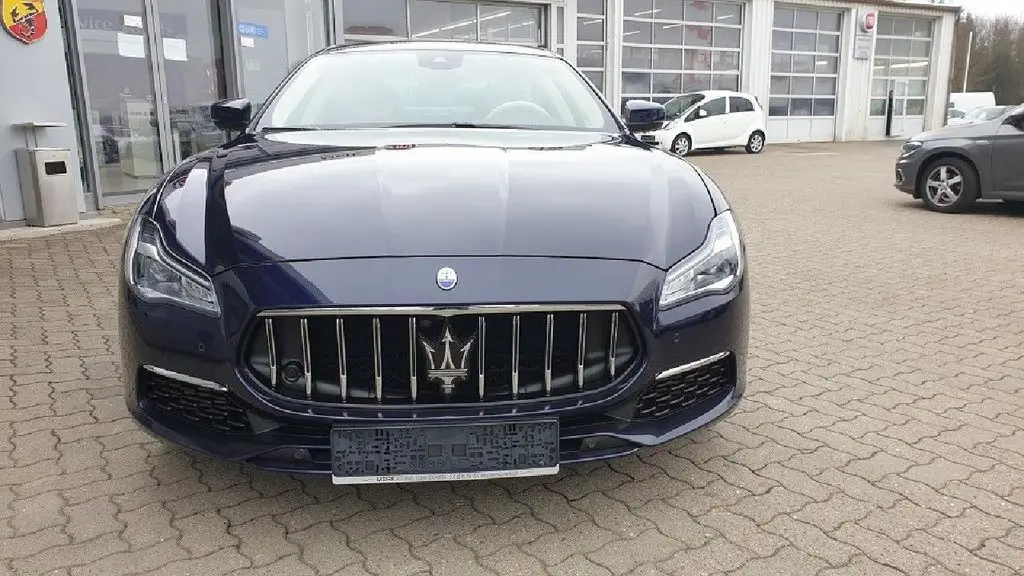 Photo 1 : Maserati Quattroporte 2021 Petrol