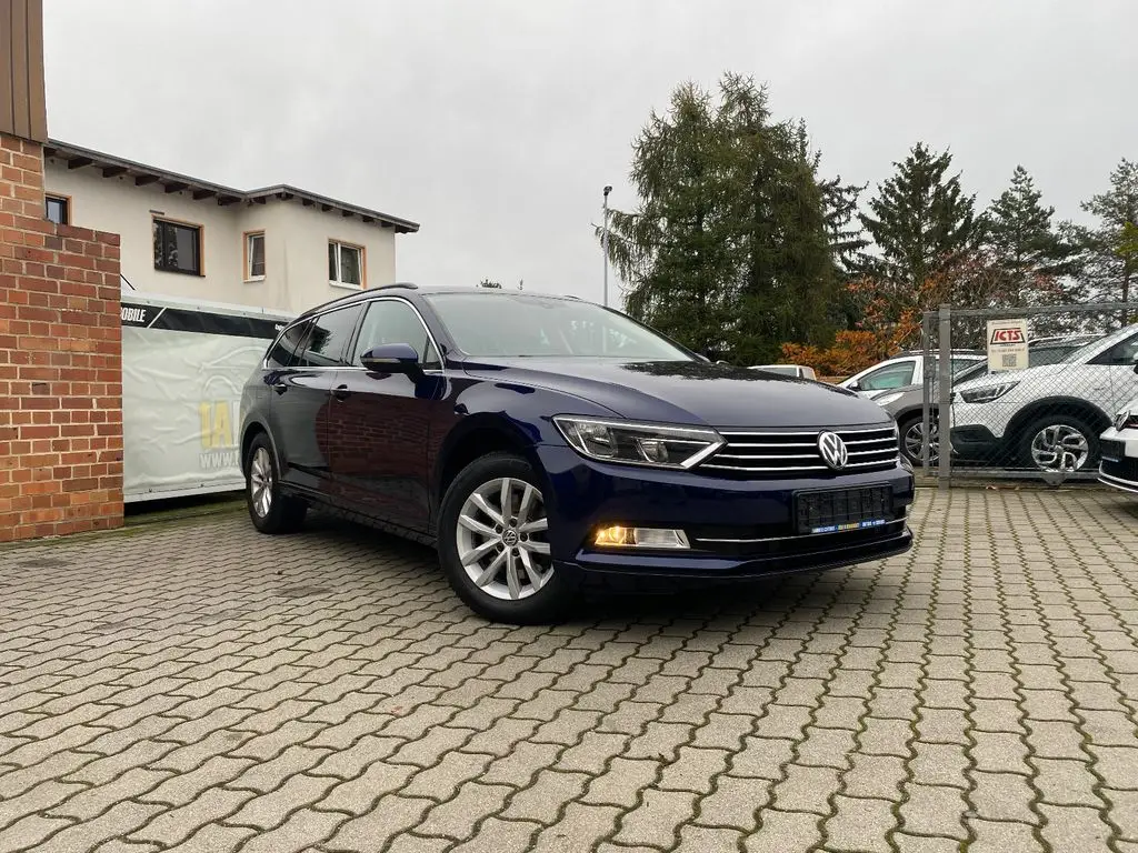 Photo 1 : Volkswagen Passat 2018 Essence