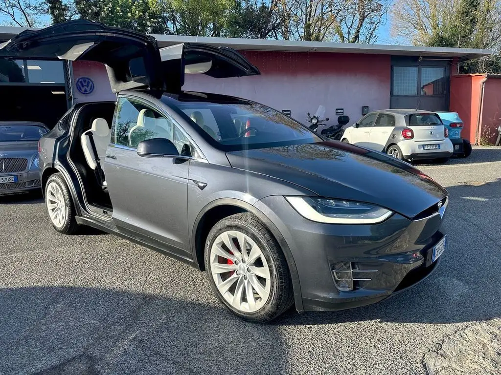 Photo 1 : Tesla Model X 2020 Non renseigné