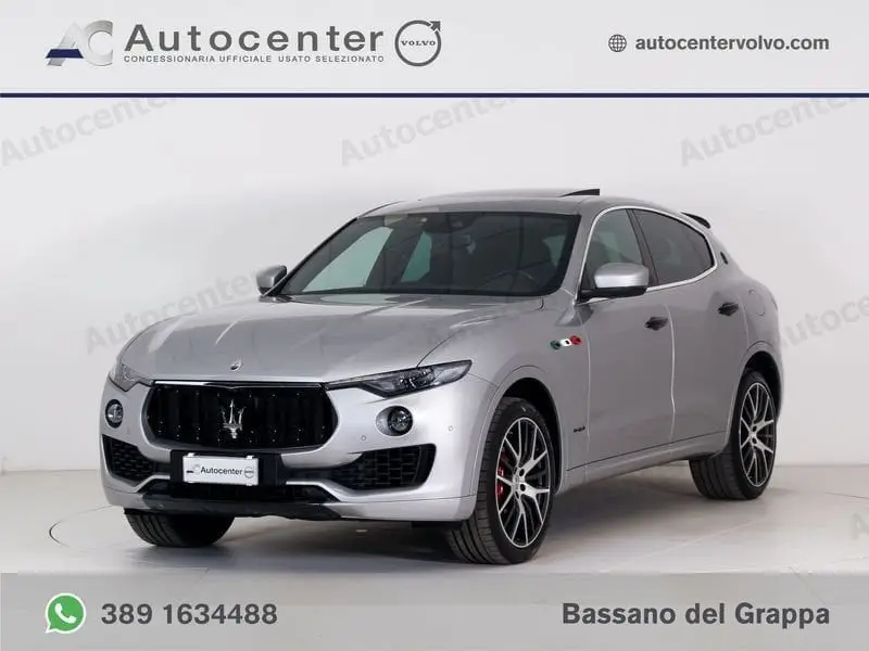 Photo 1 : Maserati Levante 2018 Essence