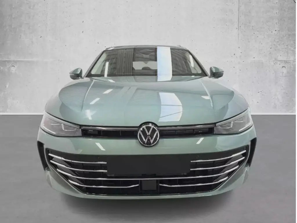 Photo 1 : Volkswagen Passat 2024 Petrol
