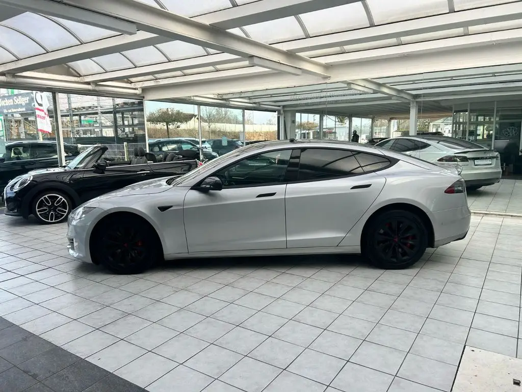Photo 1 : Tesla Model S 2016 Non renseigné
