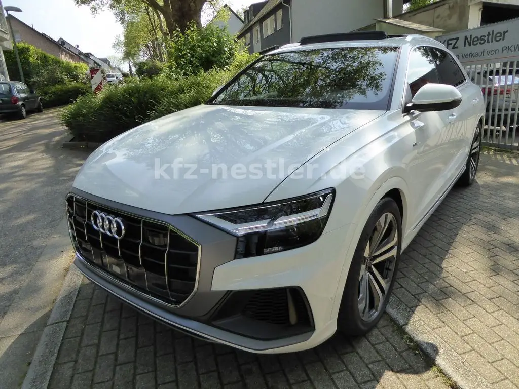 Photo 1 : Audi Q8 2022 Petrol
