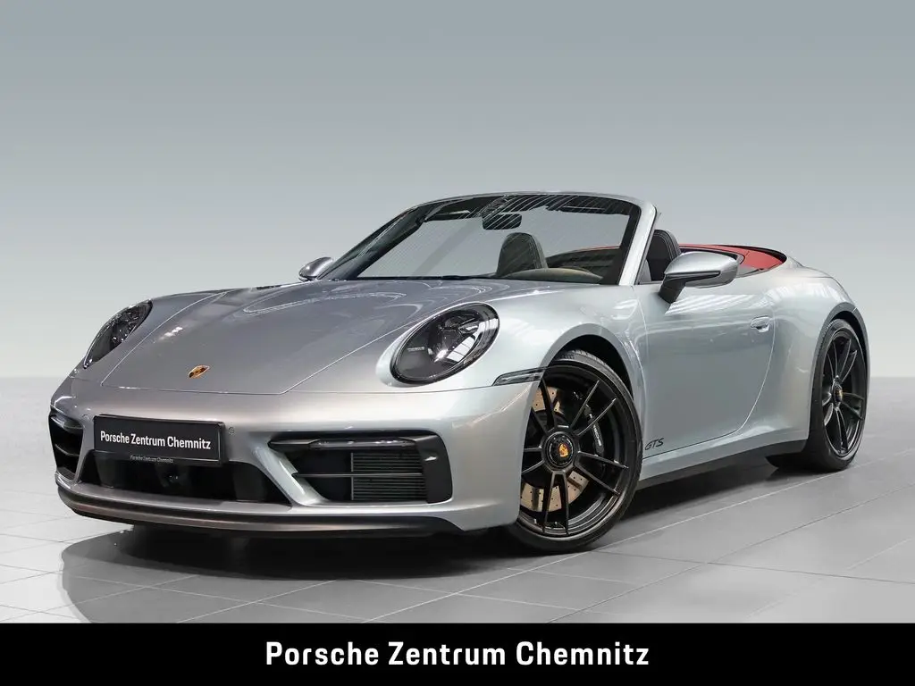 Photo 1 : Porsche 992 2022 Essence