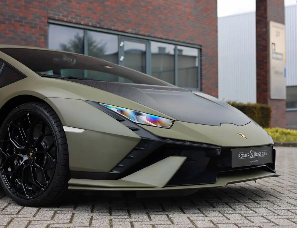 Photo 1 : Lamborghini Huracan 2024 Essence