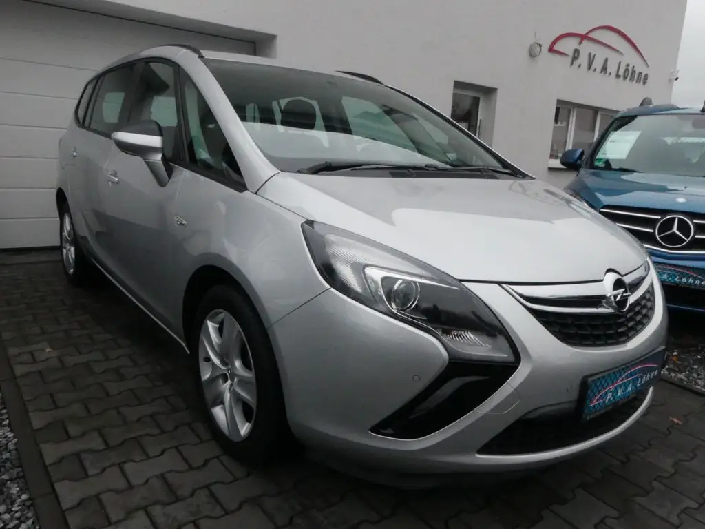 Photo 1 : Opel Zafira 2014 Petrol