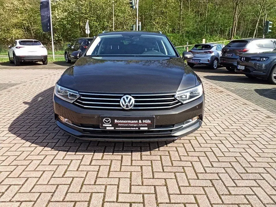 Photo 1 : Volkswagen Passat 2017 Petrol