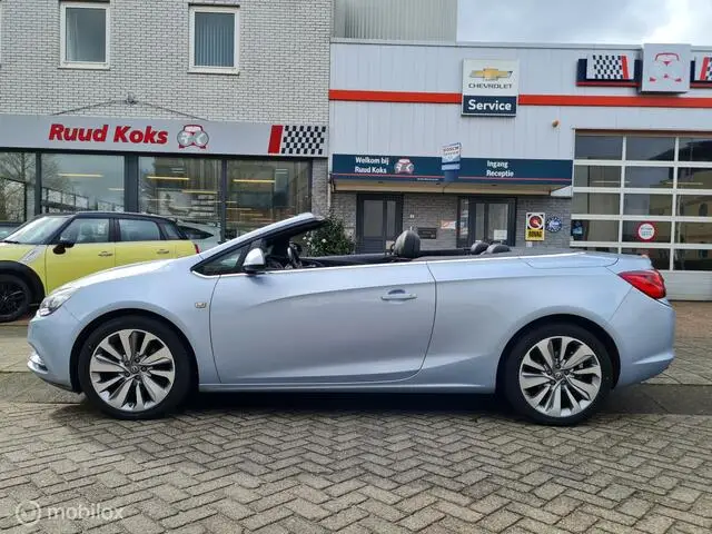 Photo 1 : Opel Cascada 2015 Petrol