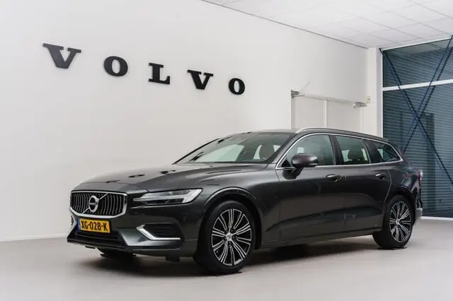 Photo 1 : Volvo V60 2019 Petrol