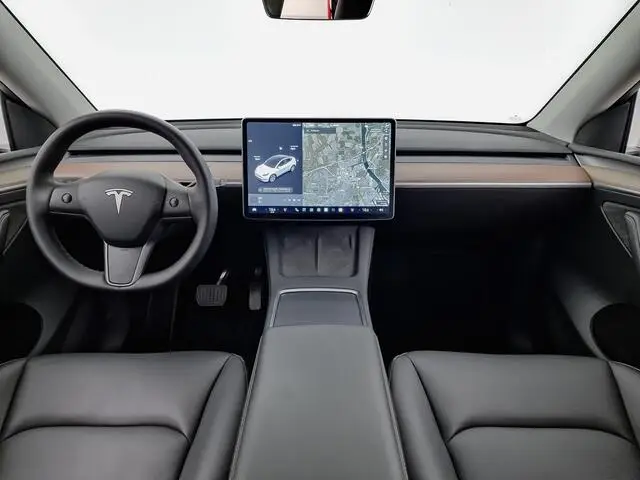 Photo 1 : Tesla Model Y 2021 Electric