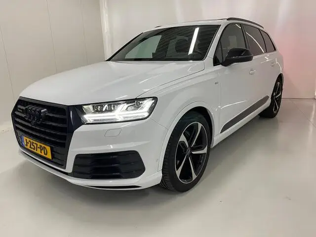 Photo 1 : Audi Q7 2019 Hybrid