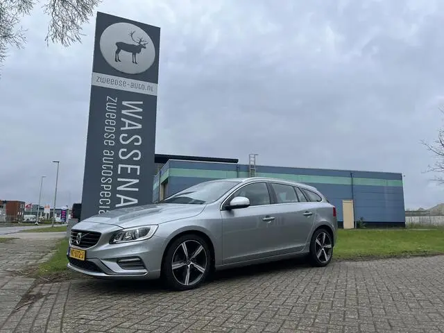 Photo 1 : Volvo V60 2017 Essence