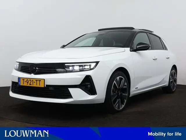 Opel Astra Electric 54 kWh 157pk GS | Panoramadak | Navigatie | 360 Camera | AGR | Stuur + Stoelverwarming | Adaptieve Cruise control |