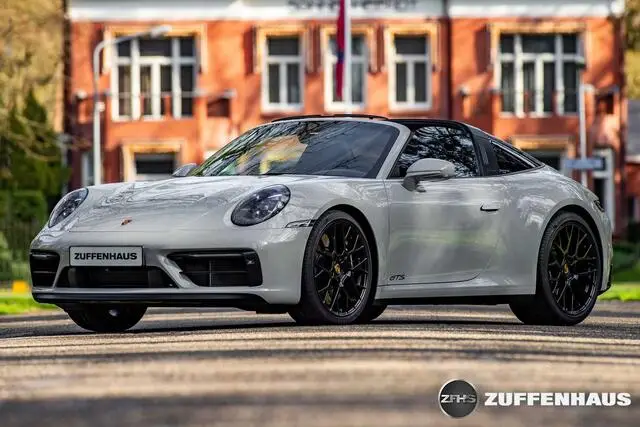 Photo 1 : Porsche 911 2022 Essence
