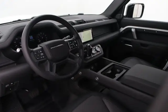 Photo 1 : Land Rover Defender 2024 Hybride