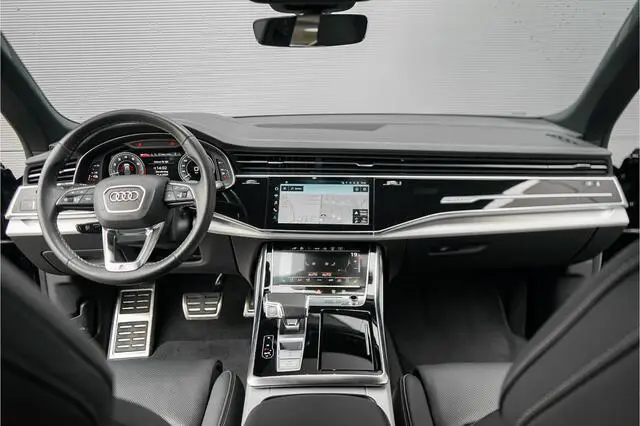 Photo 1 : Audi Q8 2021 Essence