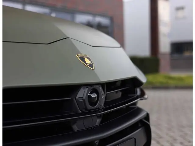 Photo 1 : Lamborghini Urus 2023 Essence