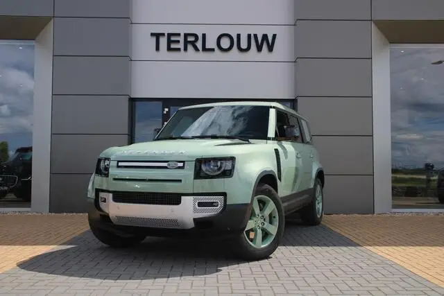 Photo 1 : Land Rover Defender 2024 Hybrid