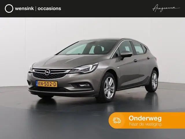 Photo 1 : Opel Astra 2016 Petrol