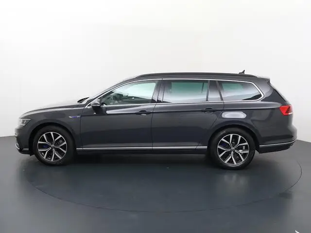 Photo 1 : Volkswagen Passat 2020 Hybrid