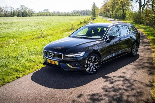 Photo 1 : Volvo V60 2019 Essence