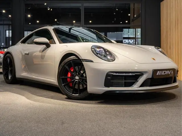 Photo 1 : Porsche 911 2021 Essence