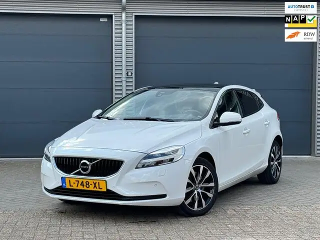 Photo 1 : Volvo V40 2018 Petrol