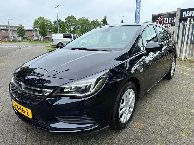 Photo 1 : Opel Astra 2018 Petrol